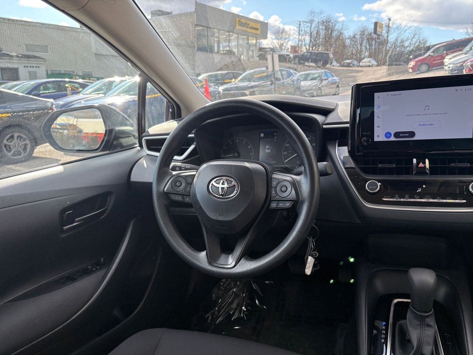 Used 2025 Toyota Corolla LE image 34