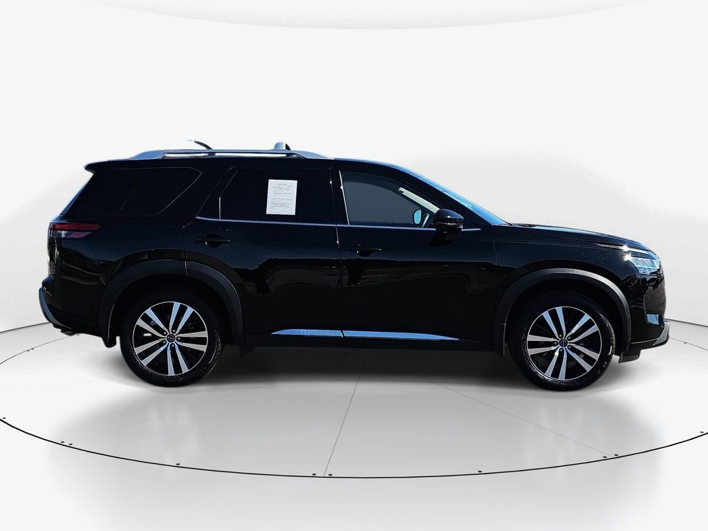 Used 2024 Nissan Pathfinder Platinum w/ Cargo Package image 4