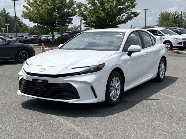 Used 2025 Toyota Camry LE AWD/4WD image 5
