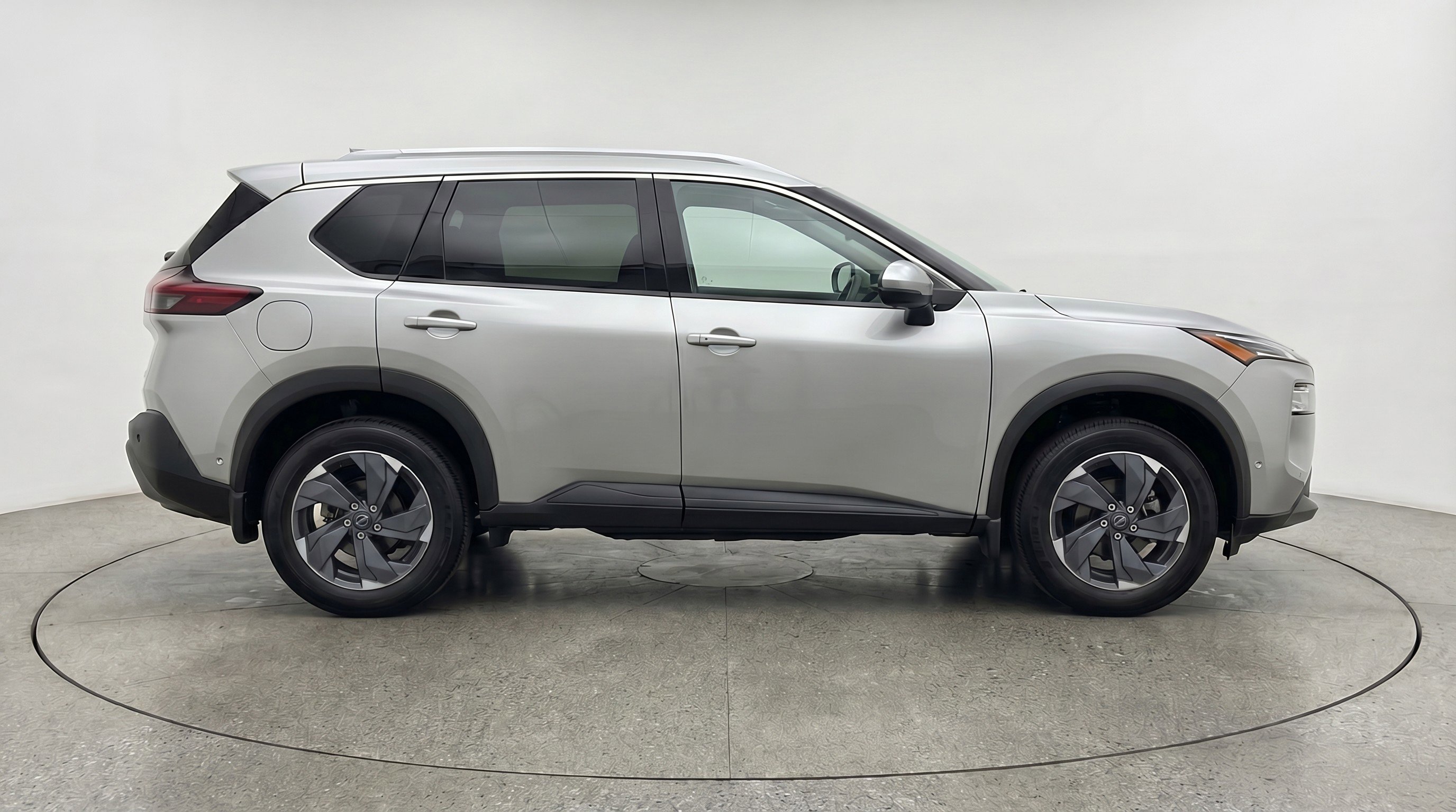 Used 2025 Nissan Rogue SV image 11