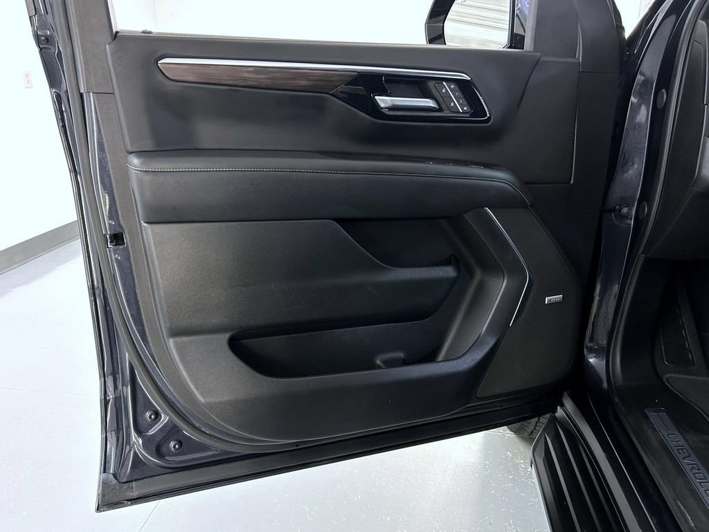 Certified 2025 Chevrolet Tahoe Premier AWD/4WD image 9