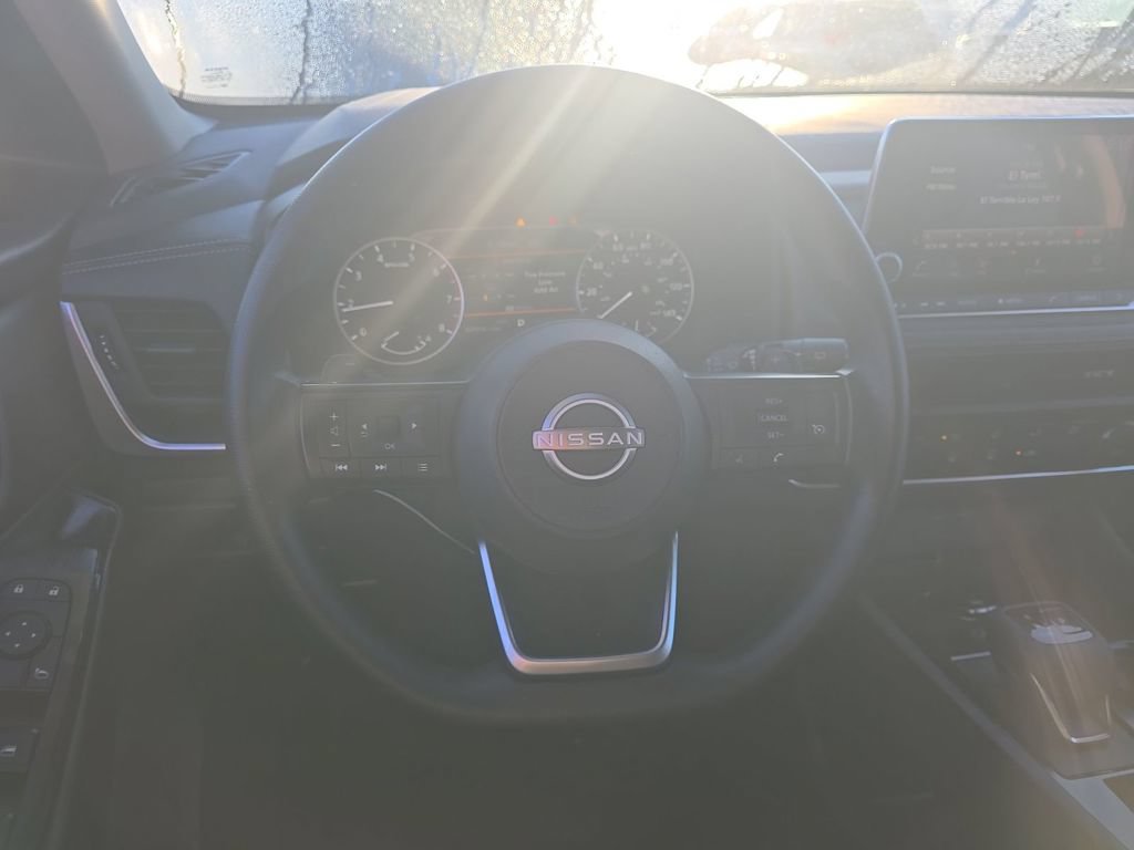 Used 2024 Nissan Rogue S AWD/4WD image 7