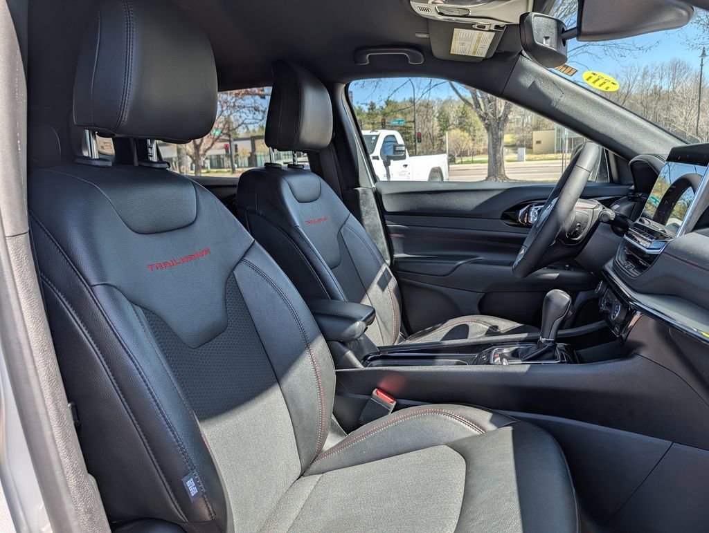 Used 2025 Jeep Compass Trailhawk AWD/4WD image 18