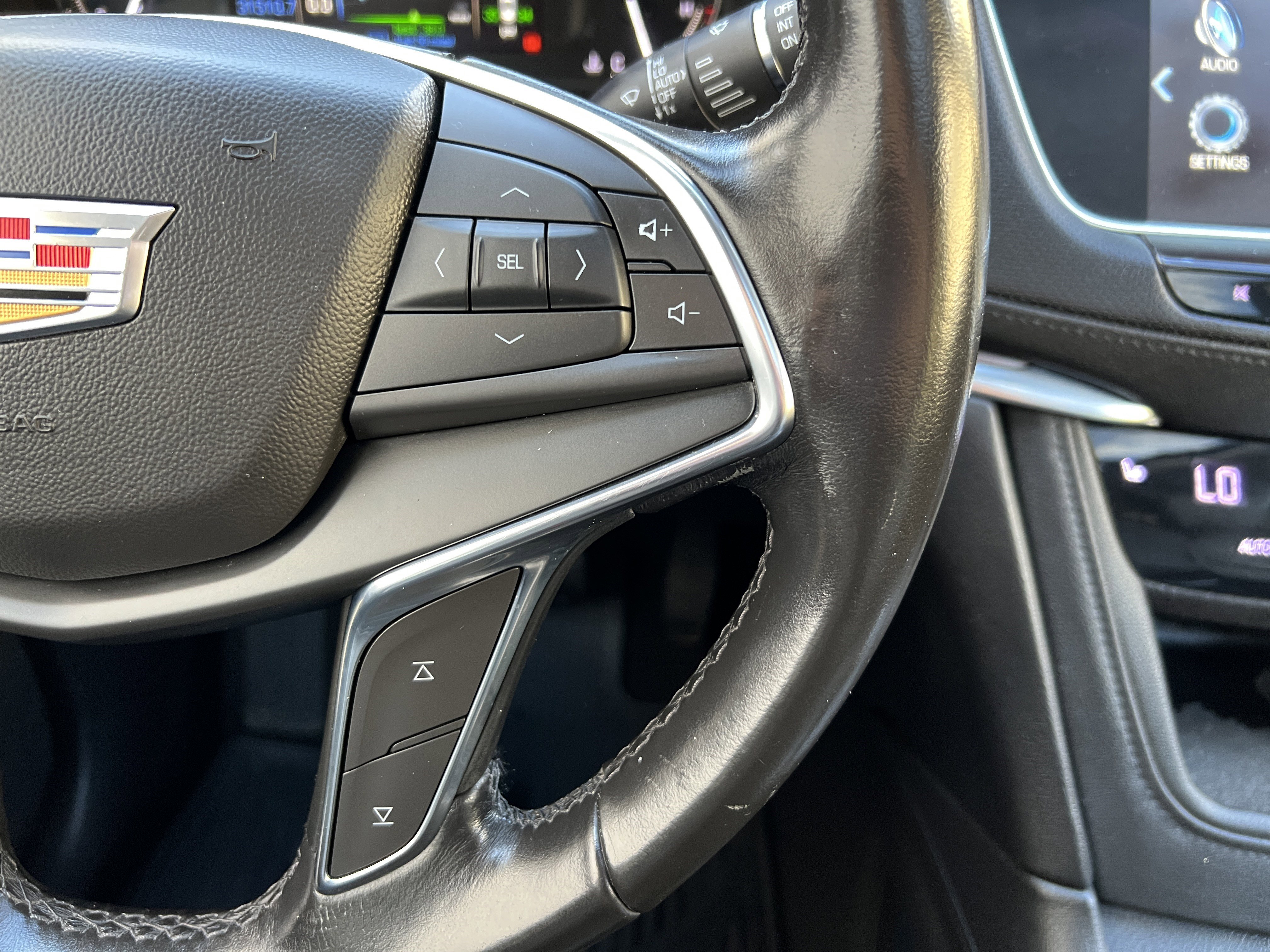 Used 2018 Cadillac XT5 Luxury w/ Driver Awareness Package FWD image 28