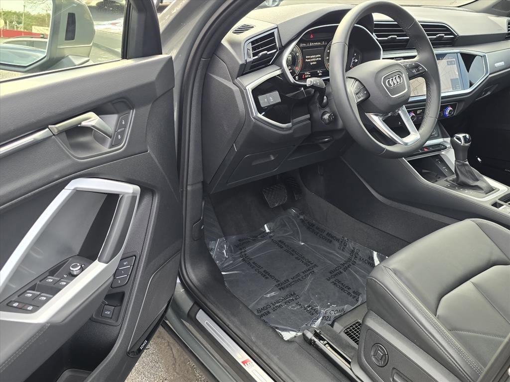 Used 2024 Audi Q3 2.0T Premium Plus image 9
