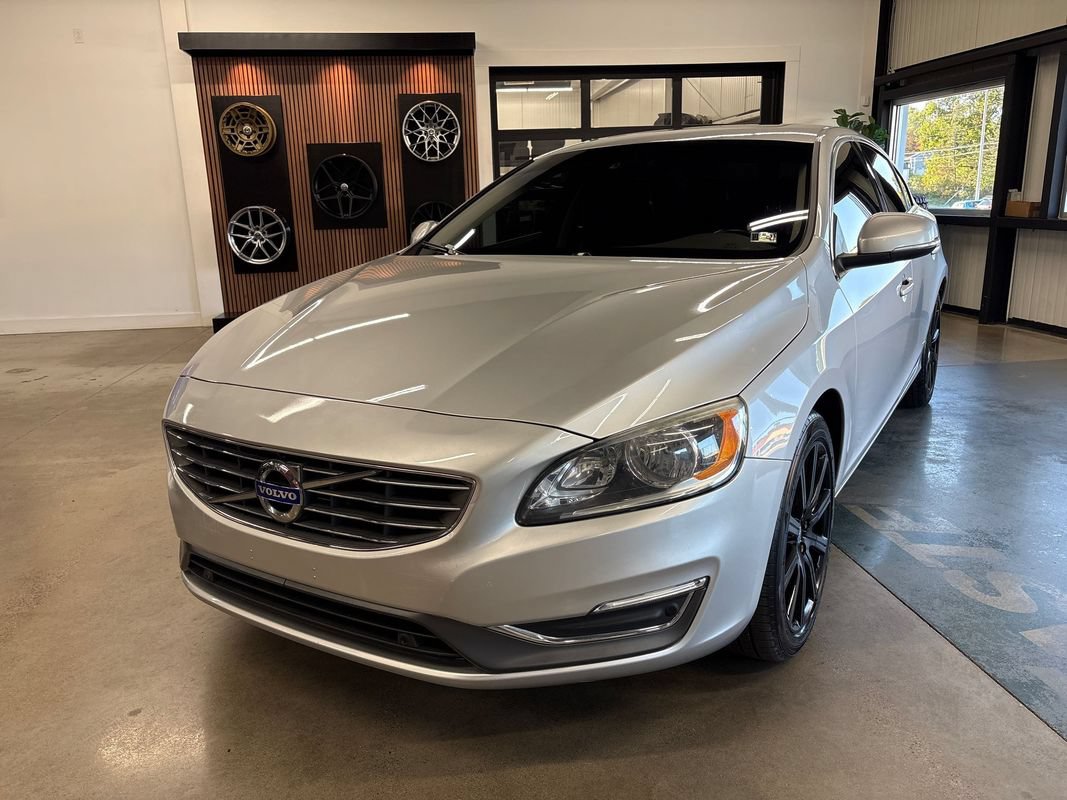Used 2017 Volvo S60 T5 Inscription FWD image 2
