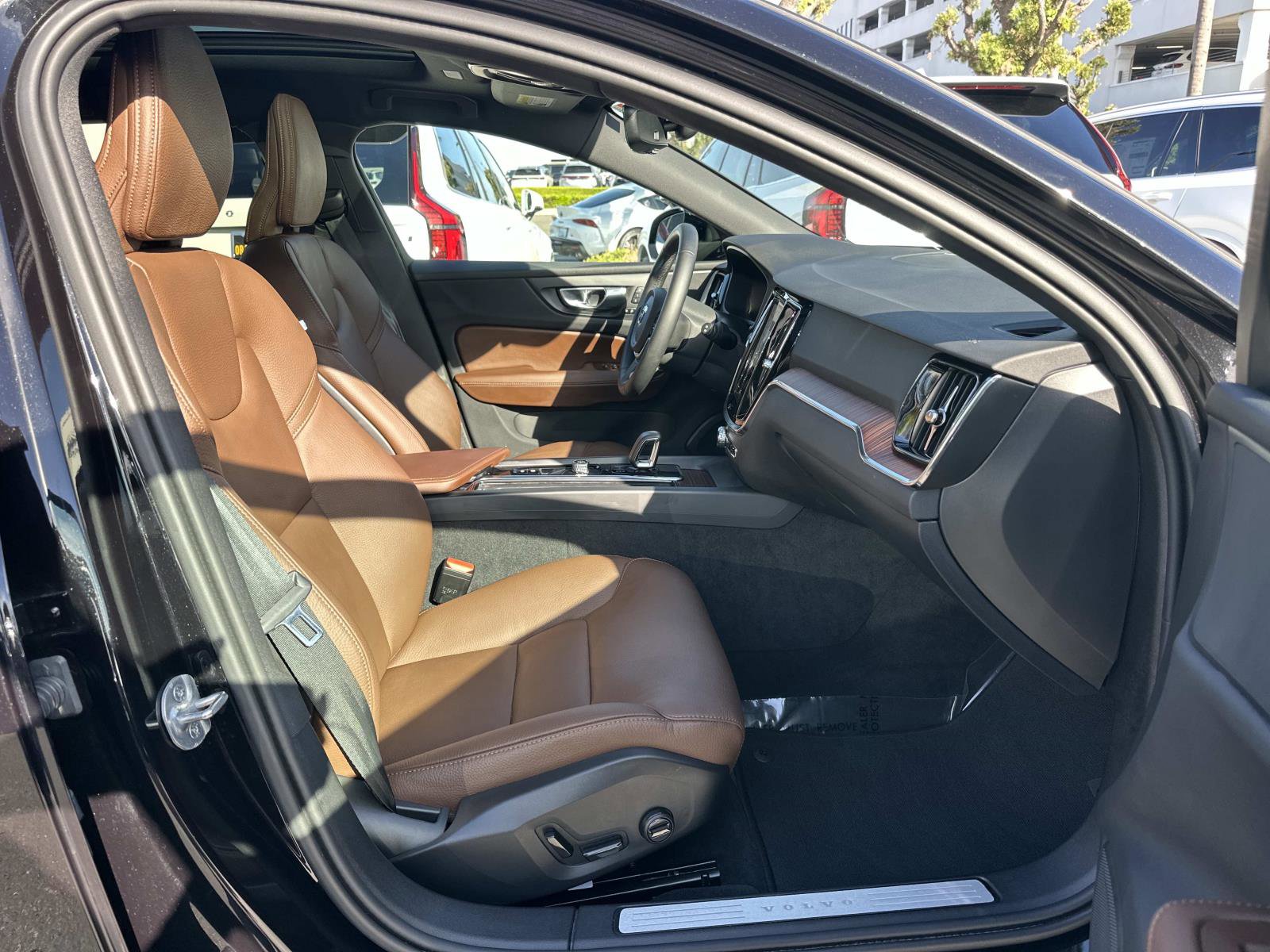 Certified 2025 Volvo V60 B5 Cross Country Plus image 25