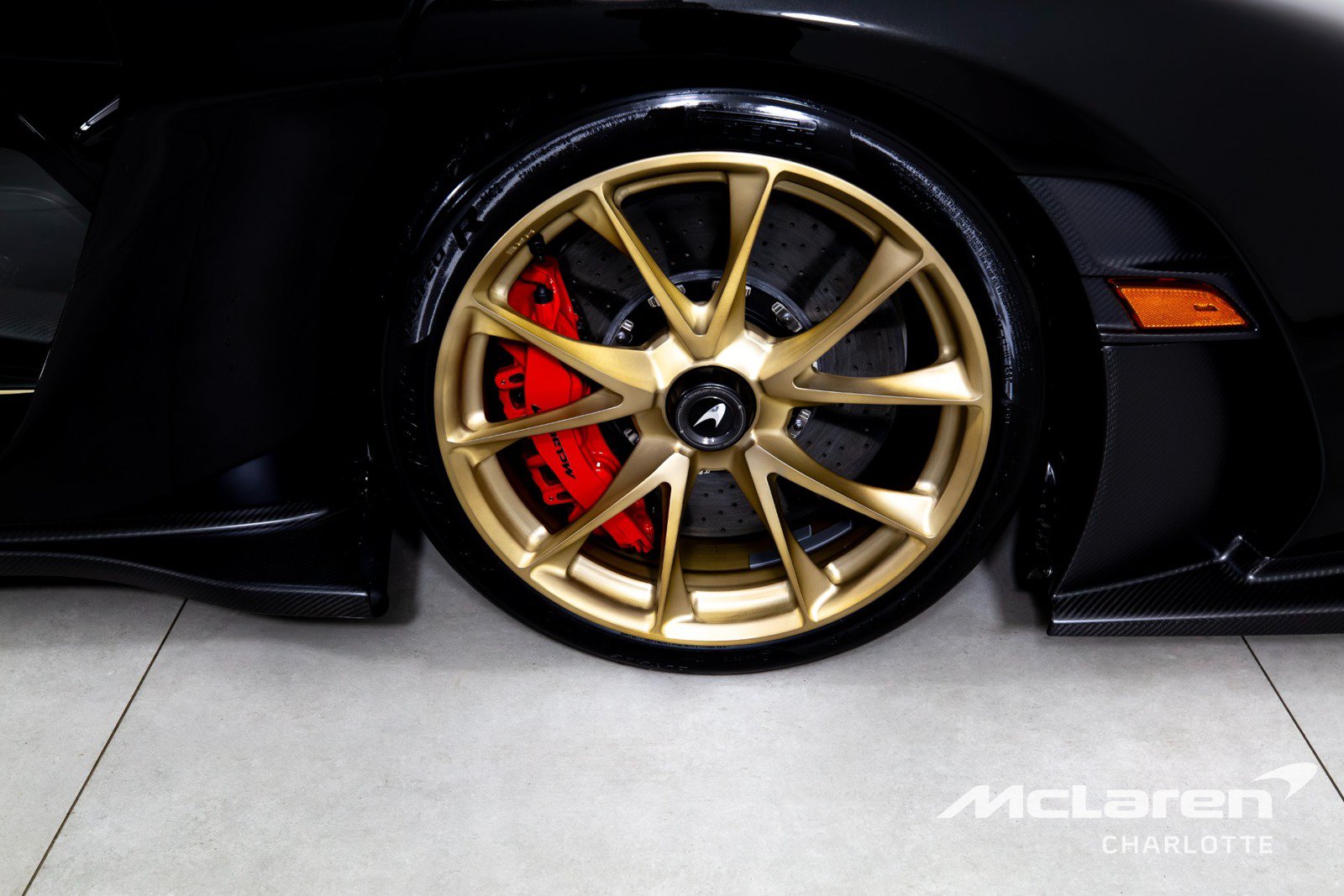 Used 2019 McLaren Senna RWD image 30