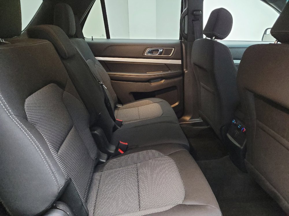 Used 2016 Ford Explorer XLT AWD/4WD image 19