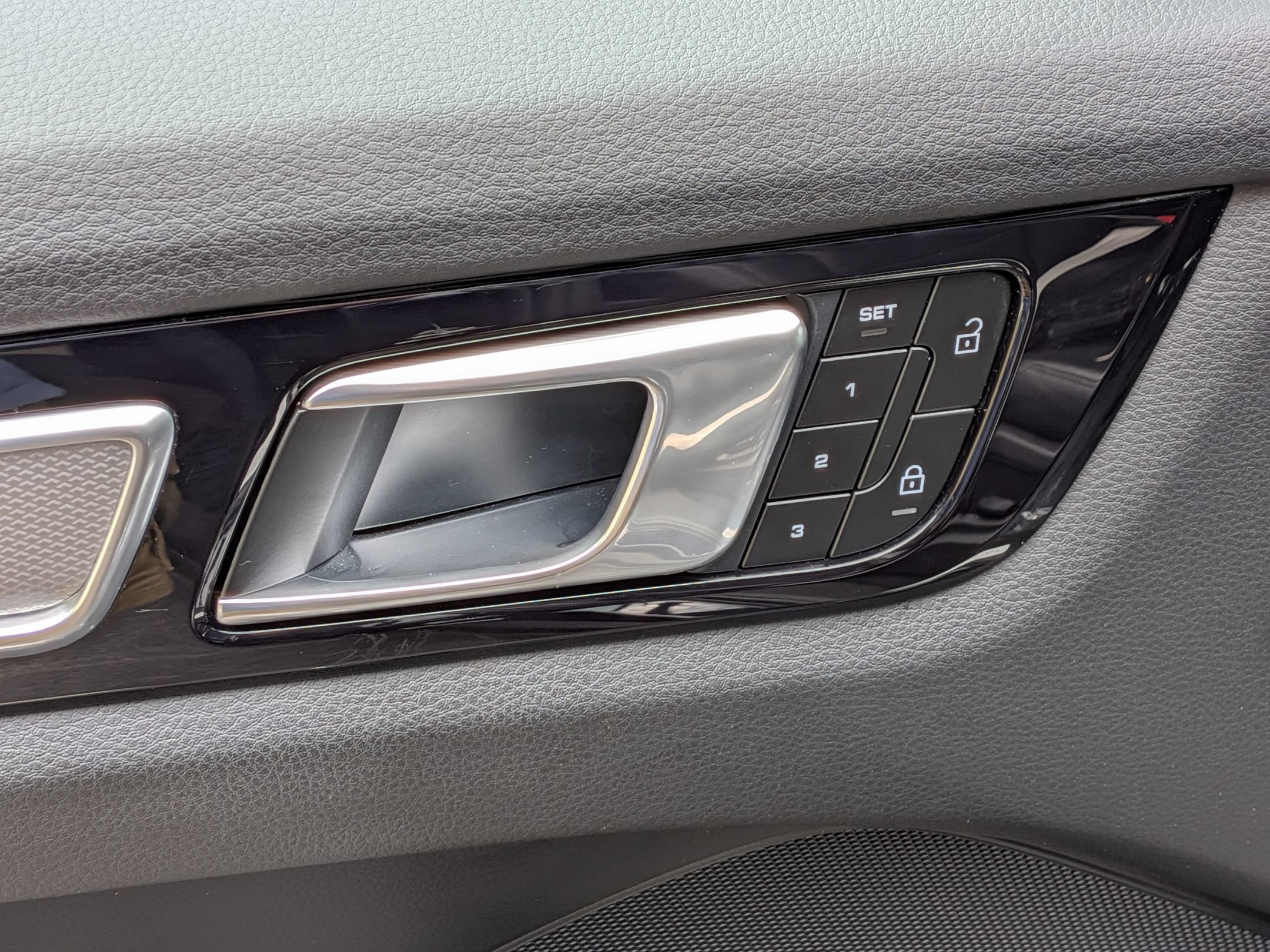 Certified 2022 Porsche Cayenne Platinum Edition AWD/4WD image 23