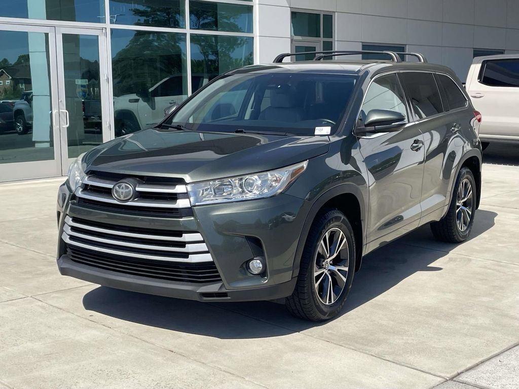 Used 2017 Toyota Highlander Plus AWD/4WD image 1