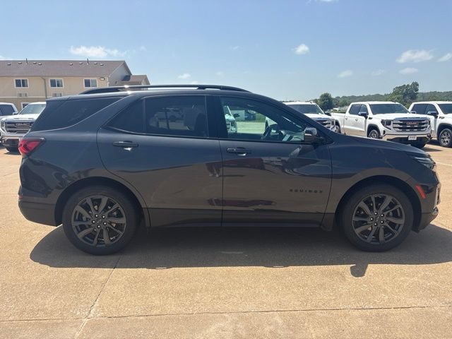 Used 2022 Chevrolet Equinox RS w/ RS Leather Package AWD/4WD image 2