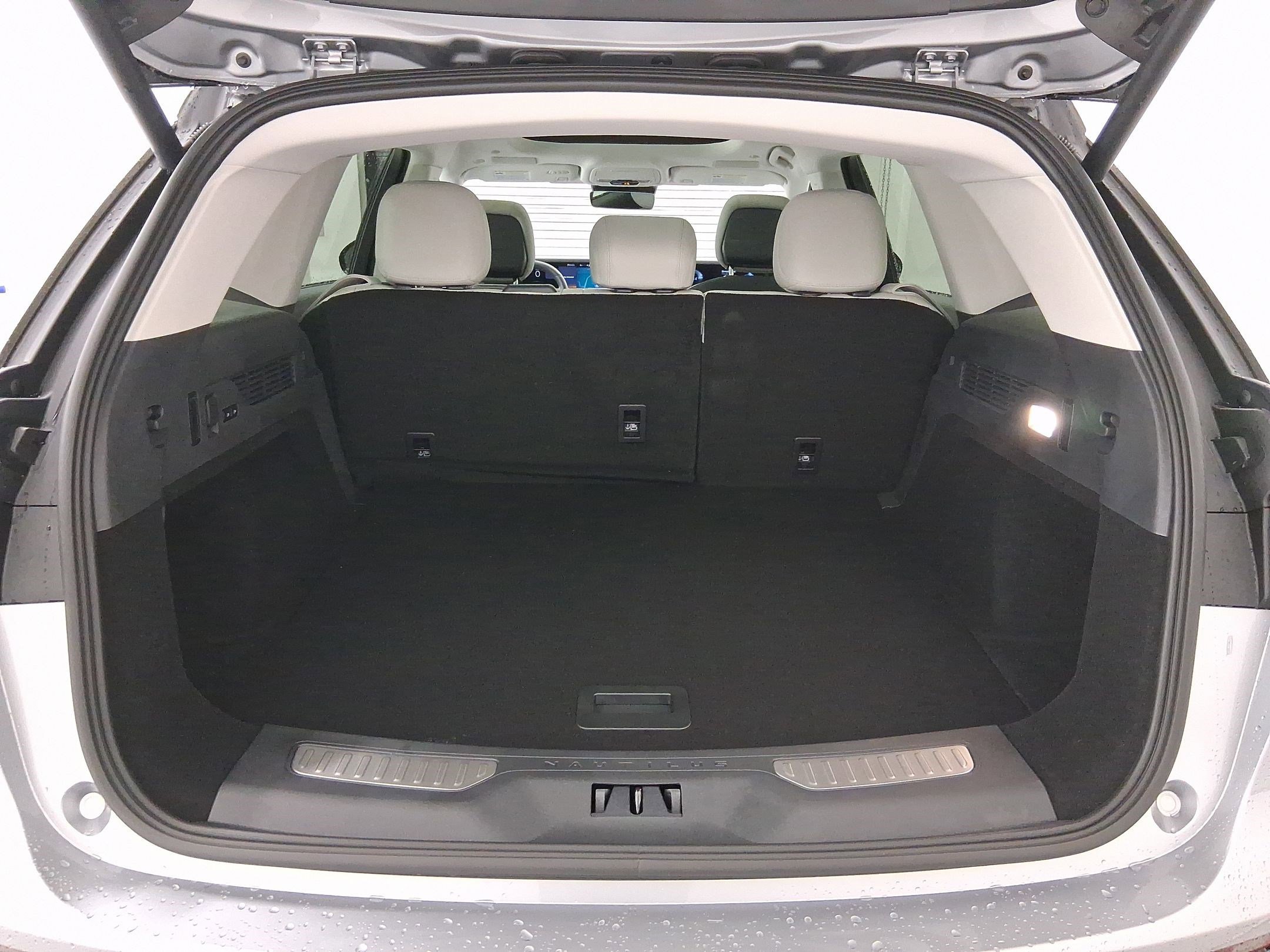 Used 2026 Lincoln Nautilus Reserve image 29