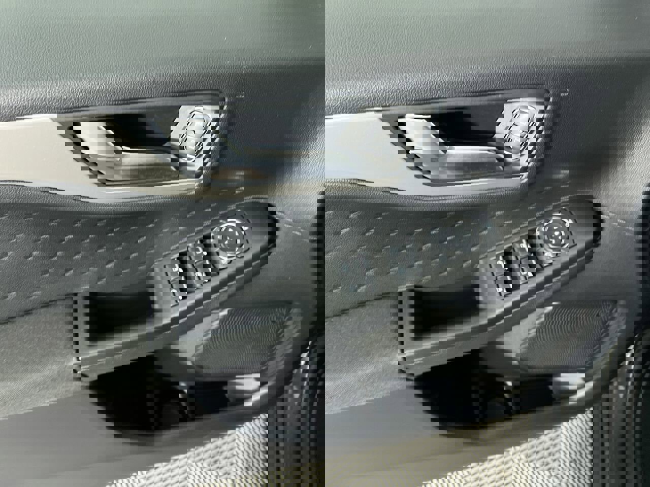 Used 2020 Ford Escape SE image 14