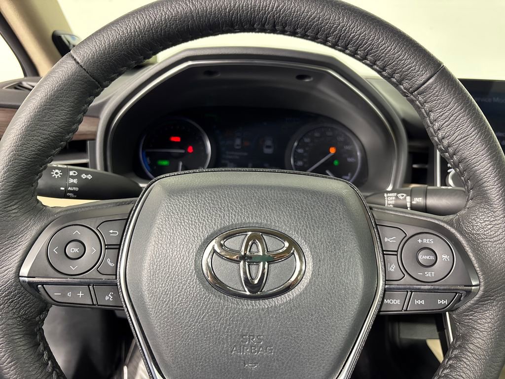 Certified 2021 Toyota Avalon XLE w/ Moonroof Package image 14