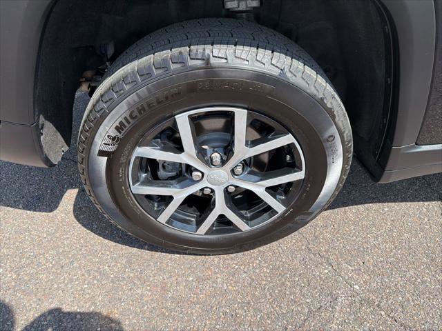 Certified 2024 Jeep Grand Cherokee Limited AWD/4WD image 17