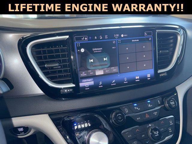 Certified 2024 Chrysler Pacifica Touring-L image 23