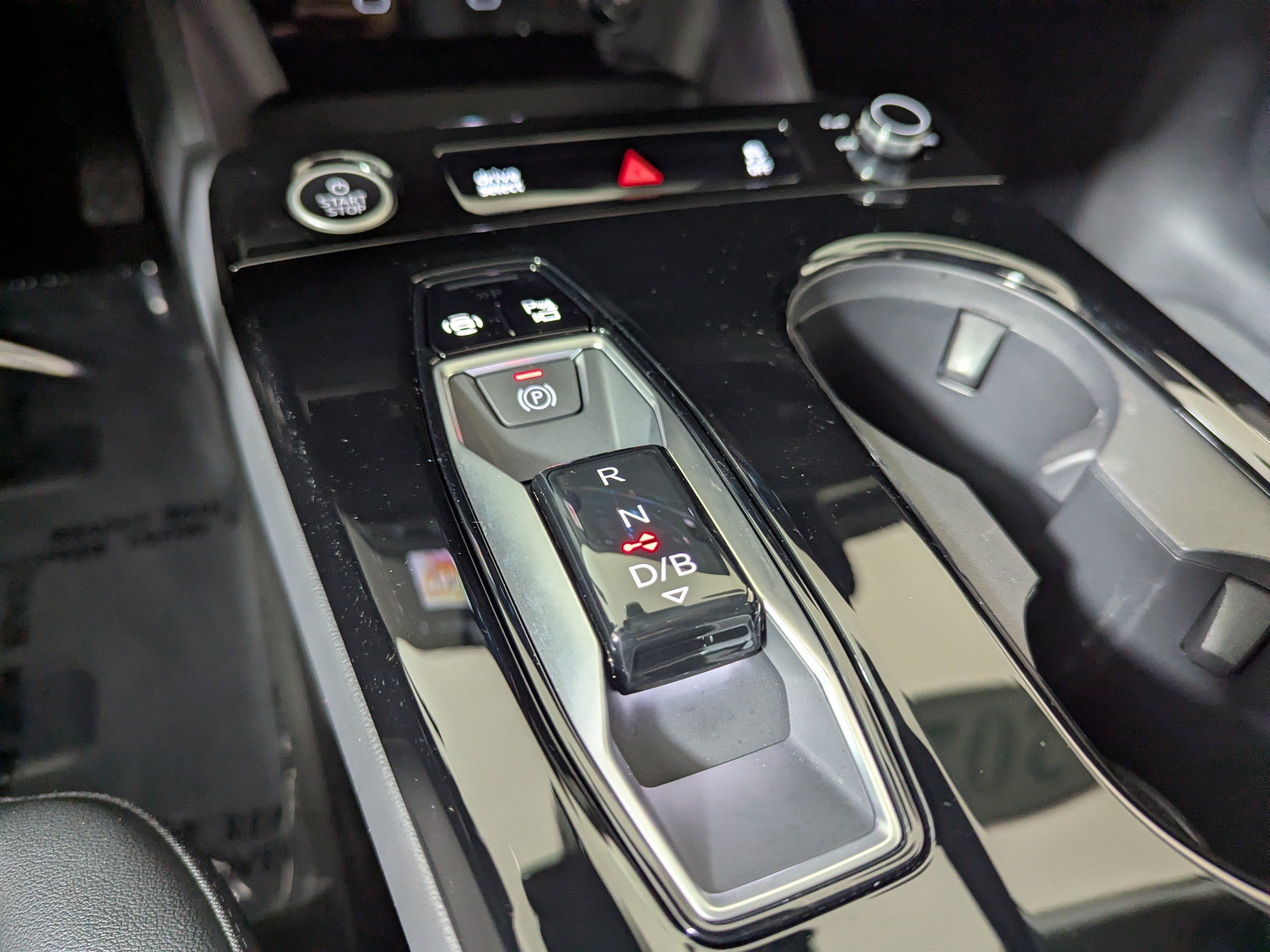 Certified 2025 Audi A6 e-tron Premium w/ Ultra Package AWD/4WD image 22