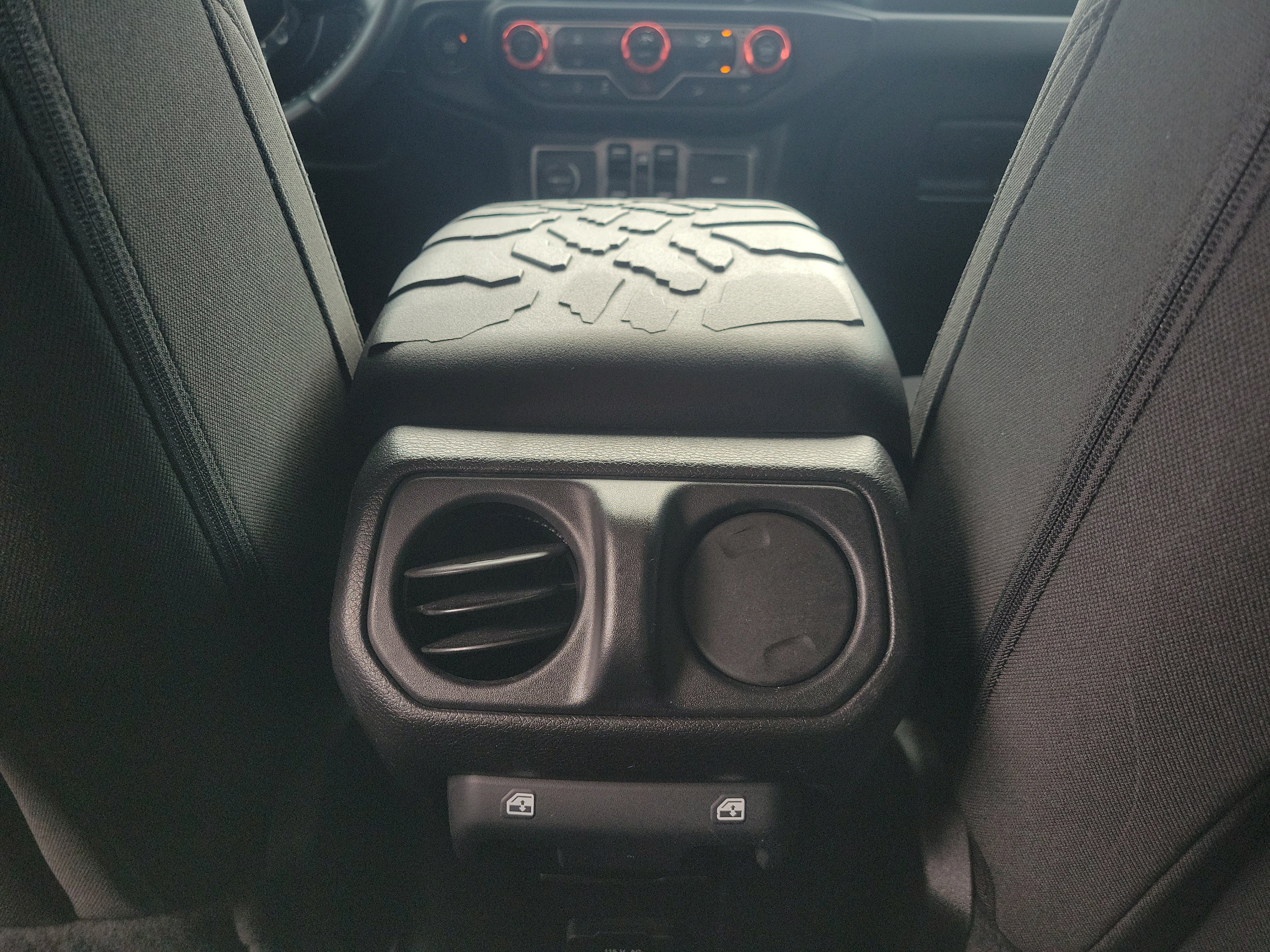 Used 2020 Jeep Wrangler Unlimited Sahara AWD/4WD image 10