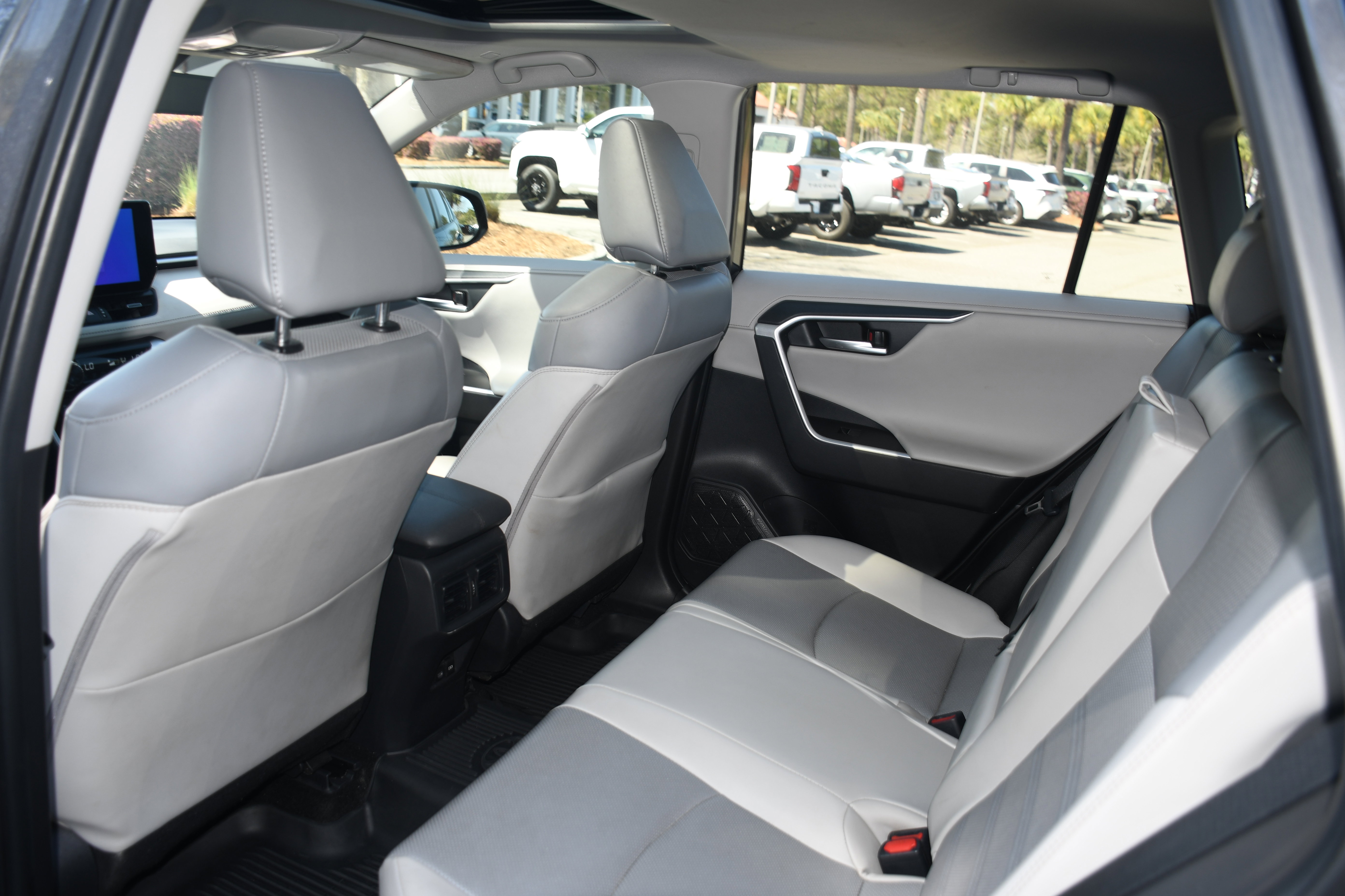 Used 2024 Toyota RAV4 Limited image 17