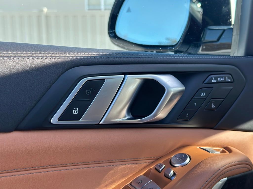 Used 2023 BMW X7 xDrive40i w/ M Sport Package image 19