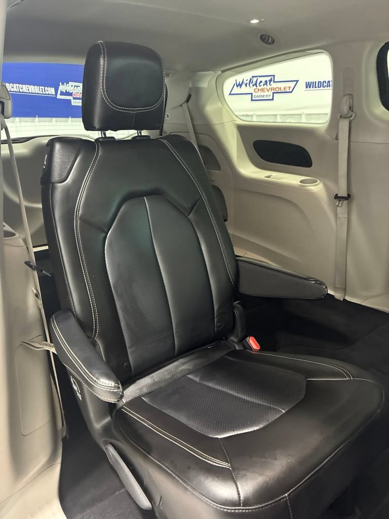 Used 2023 Chrysler Pacifica Touring-L FWD image 36