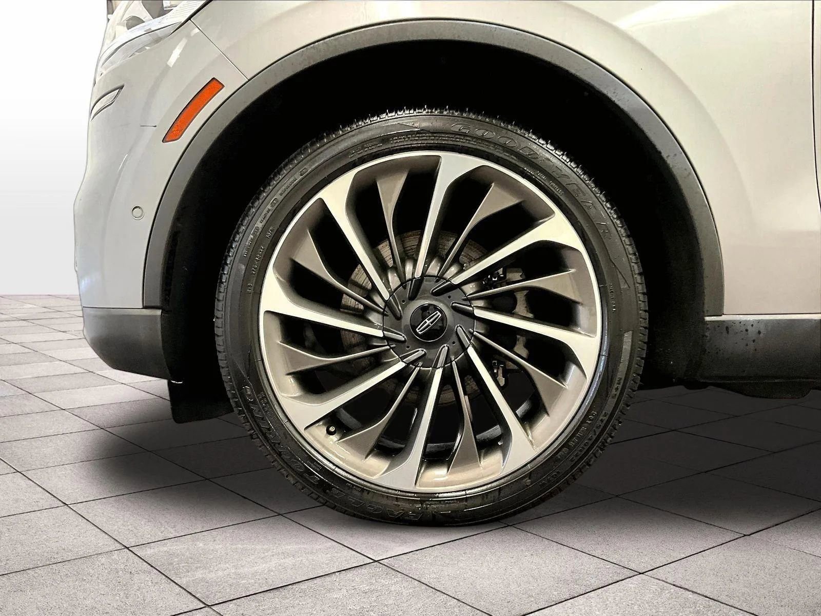 Used 2020 Lincoln Aviator Reserve w/ Equipment Group 202A image 8