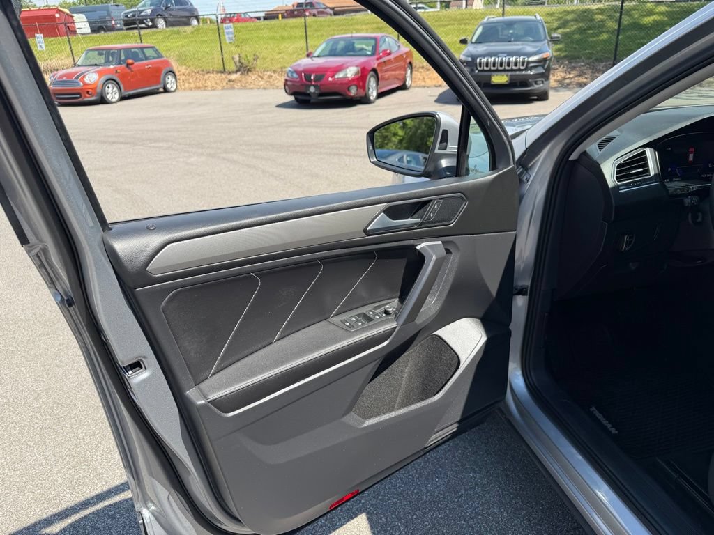 Certified 2023 Volkswagen Tiguan SE FWD image 9