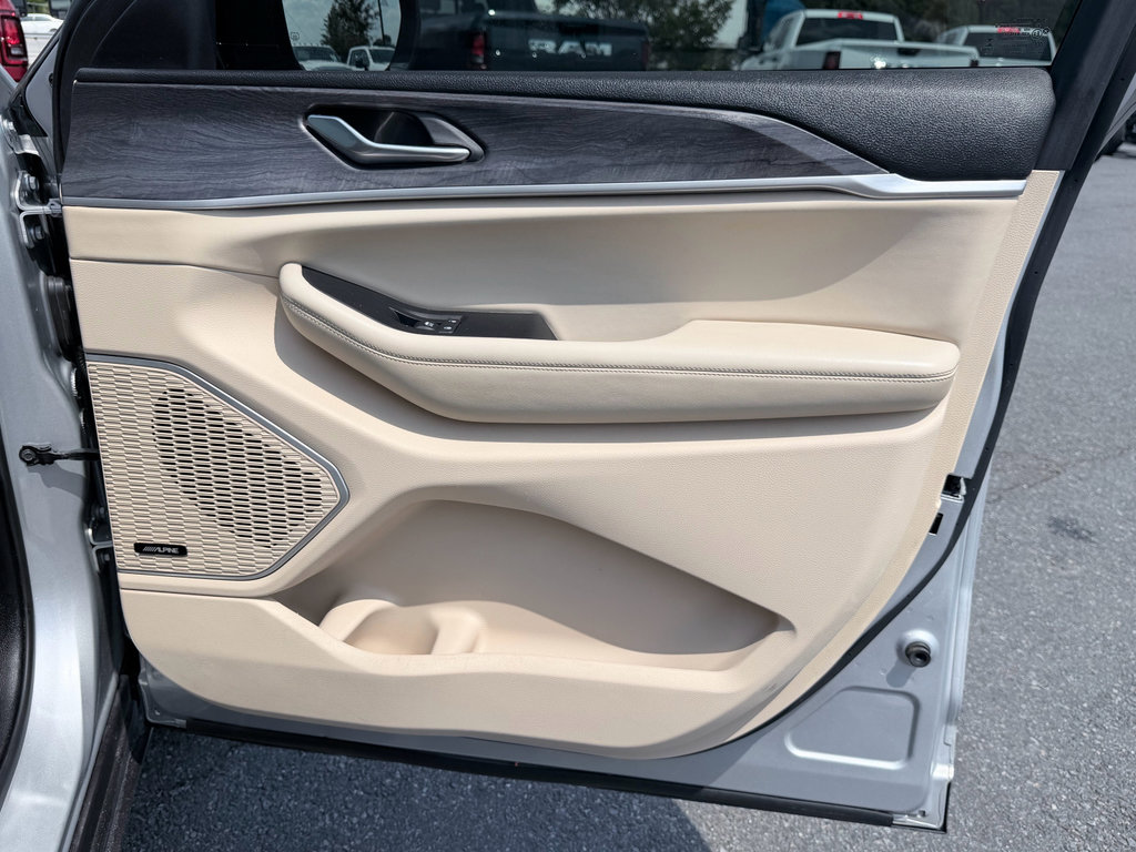 Used 2021 Jeep Grand Cherokee L Limited RWD image 34