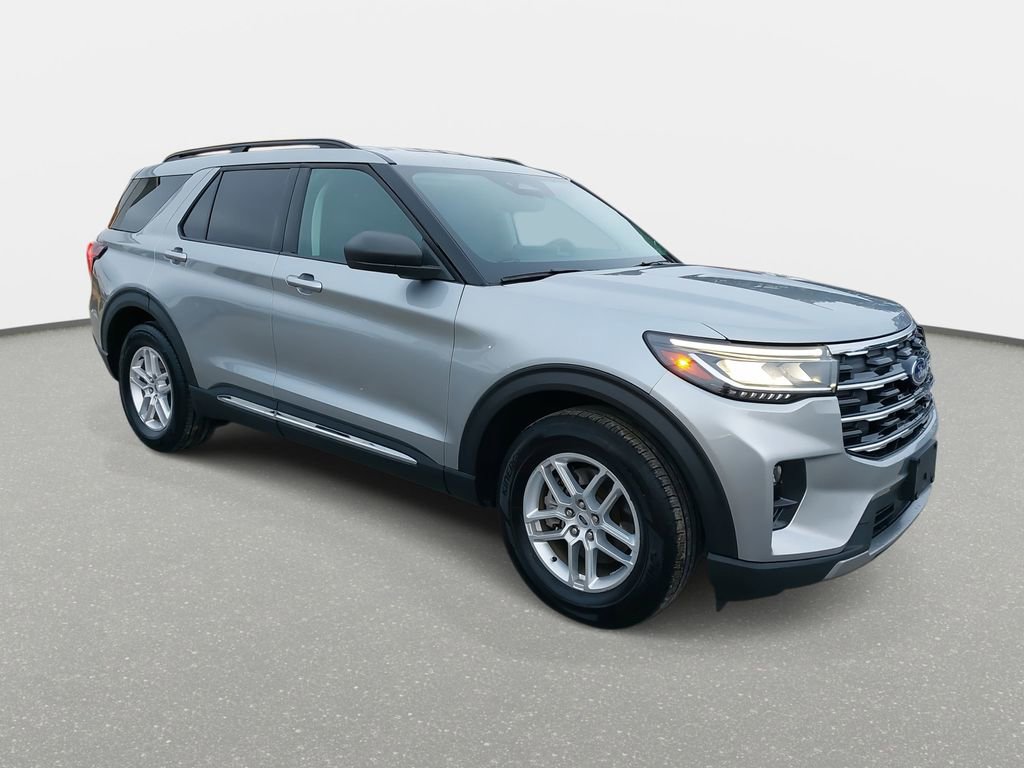 Used 2025 Ford Explorer Active w/ Active Comfort Package image 3