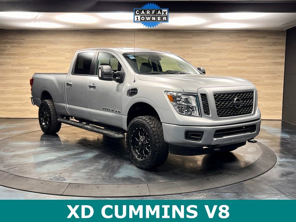 Used 2018 Nissan Titan SV image 1