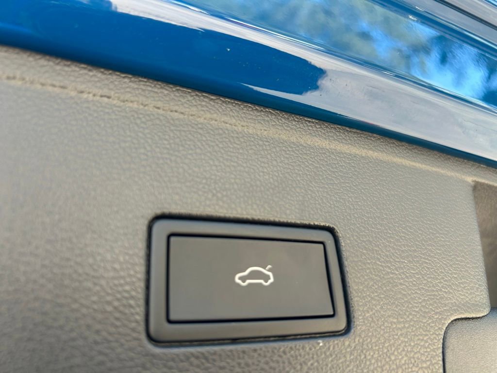 Used 2025 Volkswagen Atlas Cross Sport SE w/ Panoramic Sunroof Package image 42