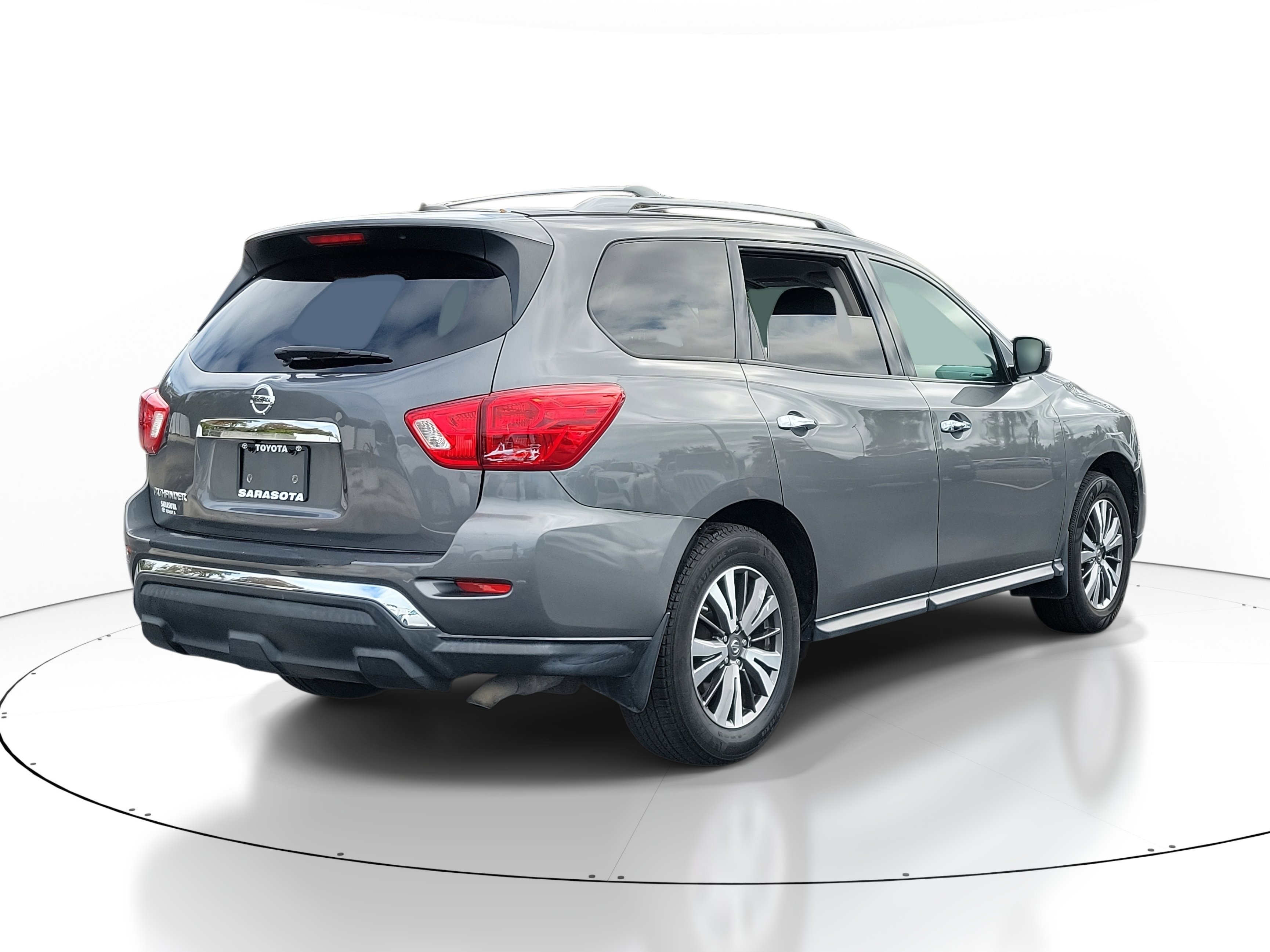 Used 2018 Nissan Pathfinder S image 6
