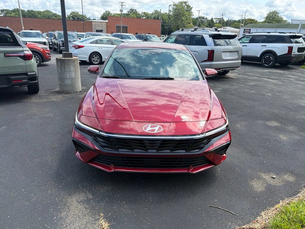 Used 2025 Hyundai Elantra SEL FWD image 2