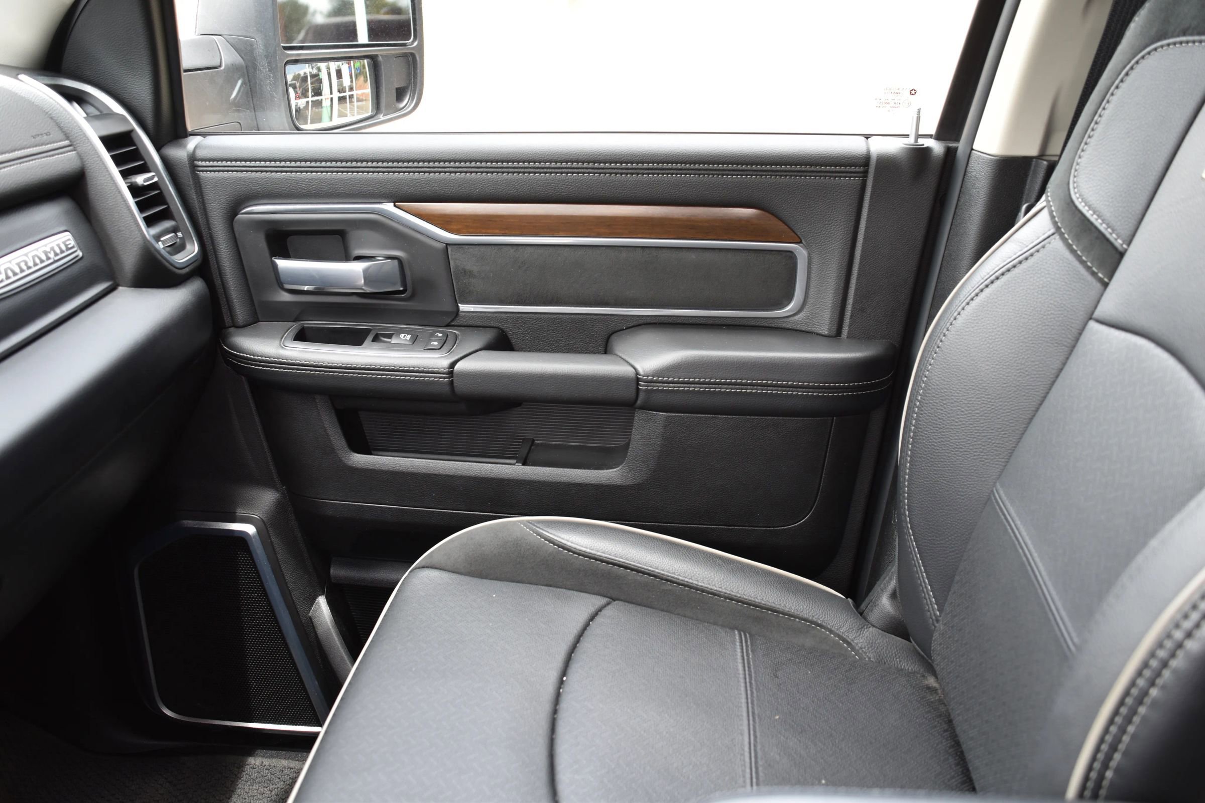 Used 2024 RAM 2500 Laramie image 14