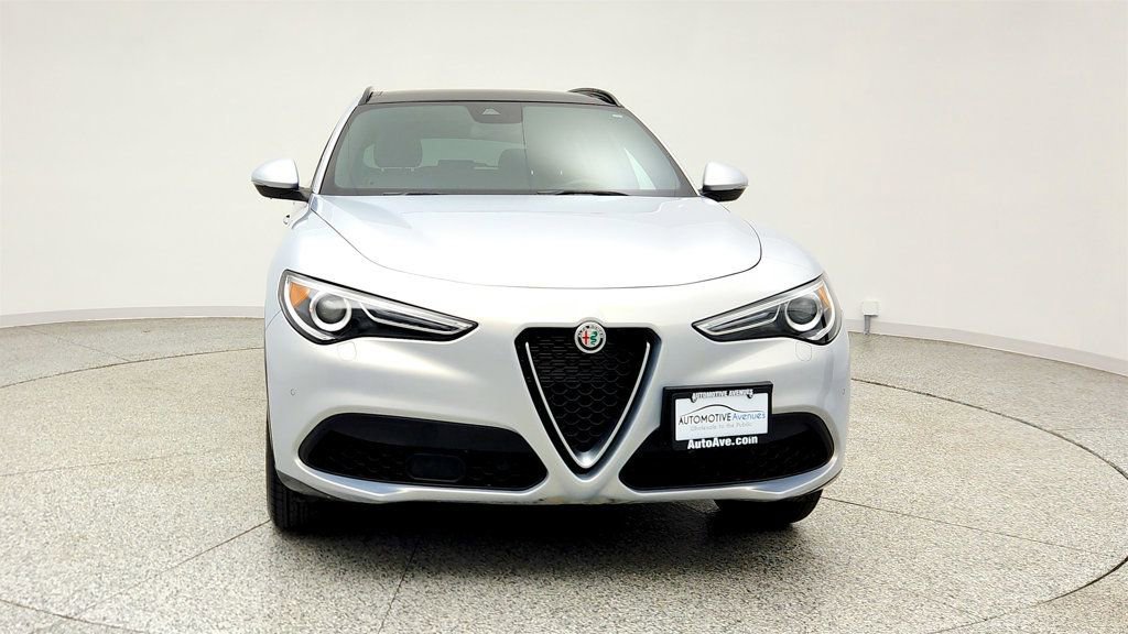 Used 2022 Alfa Romeo Stelvio Ti AWD/4WD image 2