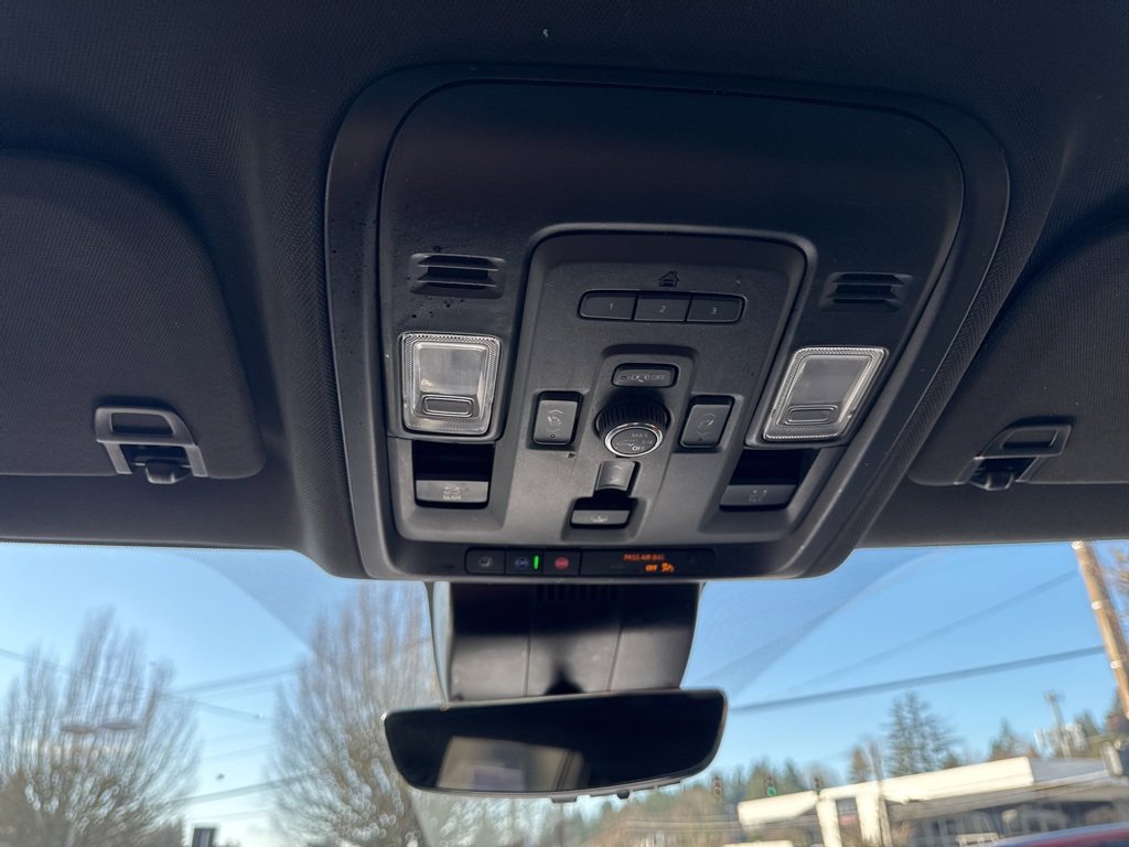 Used 2024 Chevrolet Suburban High Country image 32