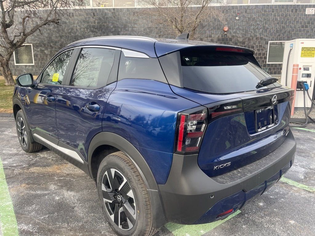 Used 2025 Nissan Kicks SV w/ SV Premium Package image 3