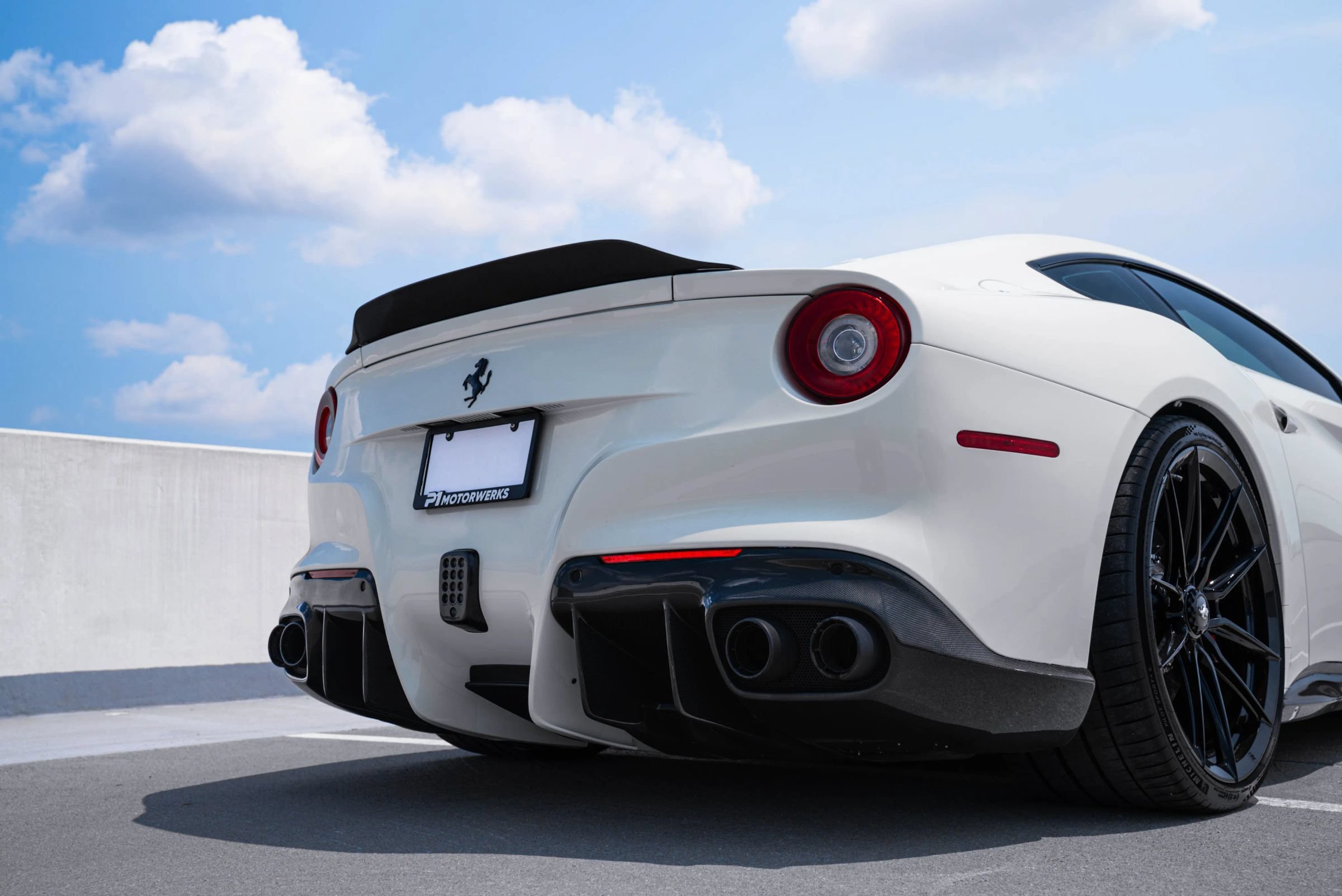 Used 2015 Ferrari F12 Berlinetta RWD image 17