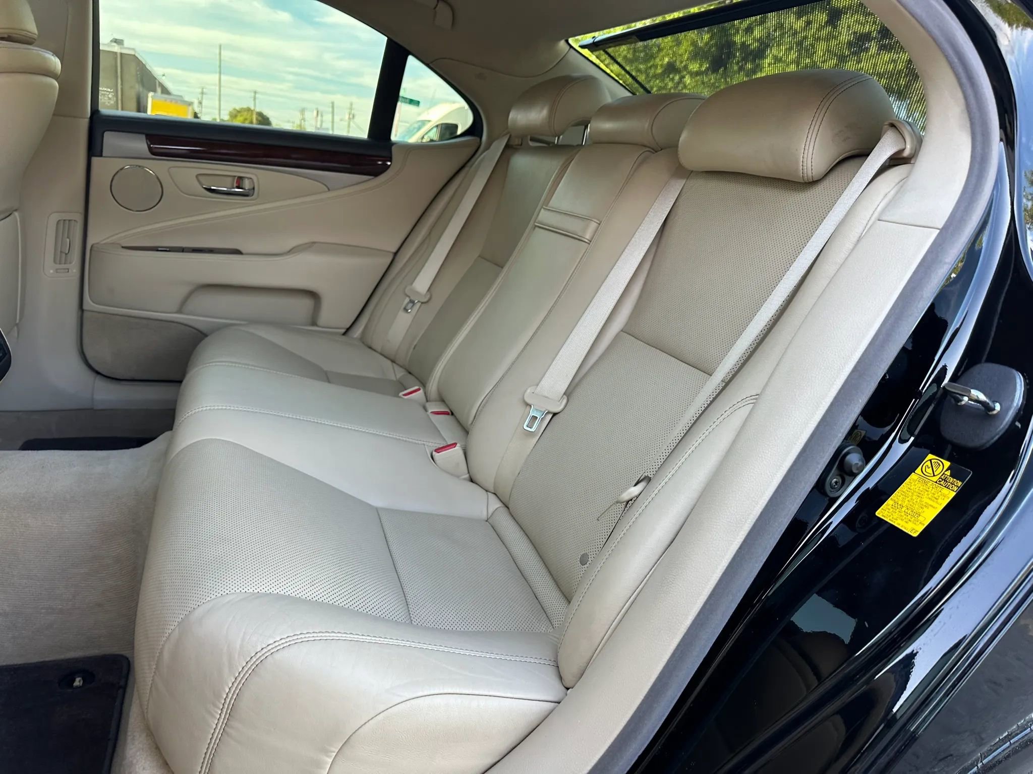 Used 2013 Lexus LS 460 w/ Comfort Pkg RWD image 17