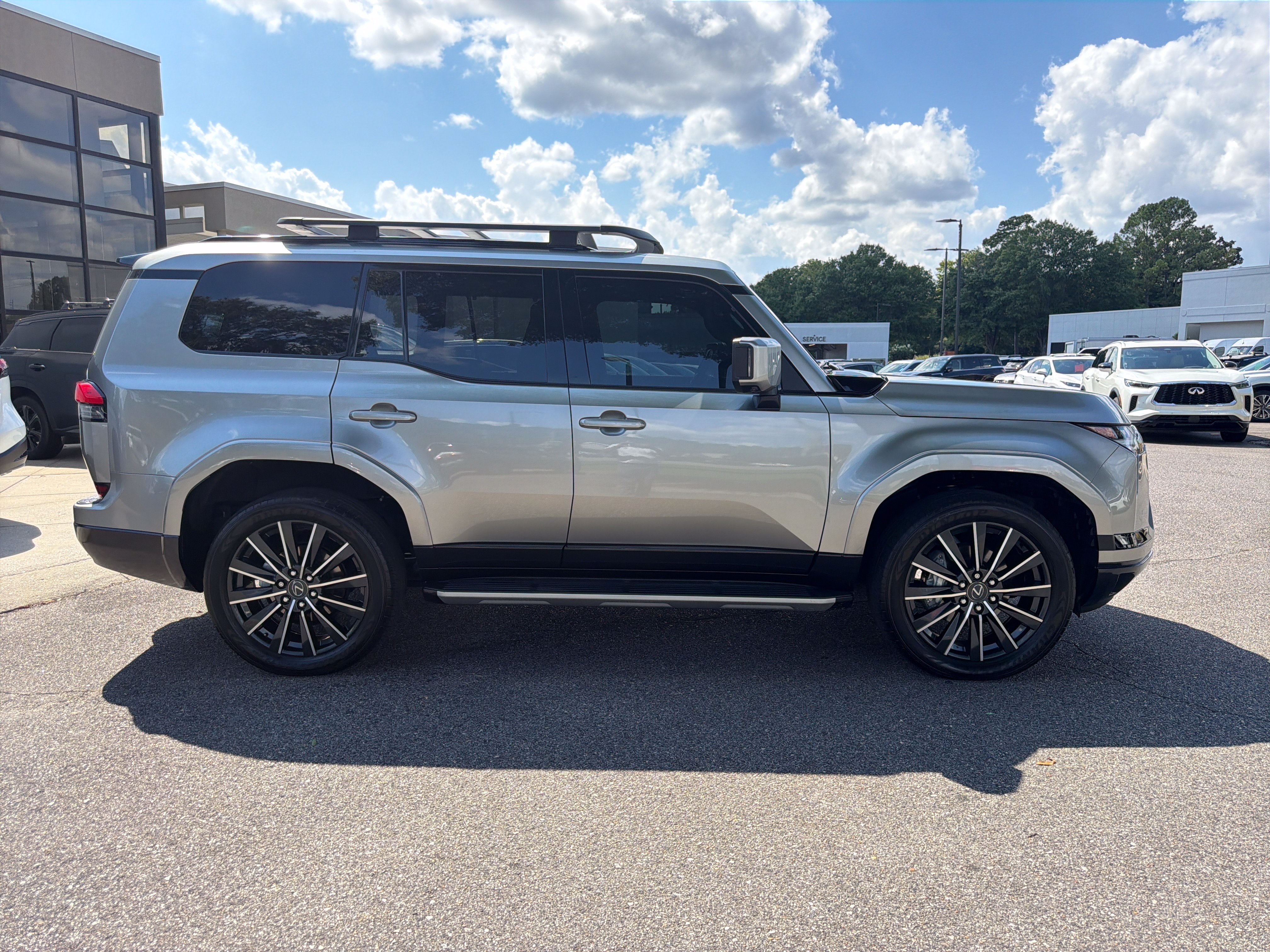Used 2024 Lexus GX 550 w/ Accessory Package (31) AWD/4WD image 13