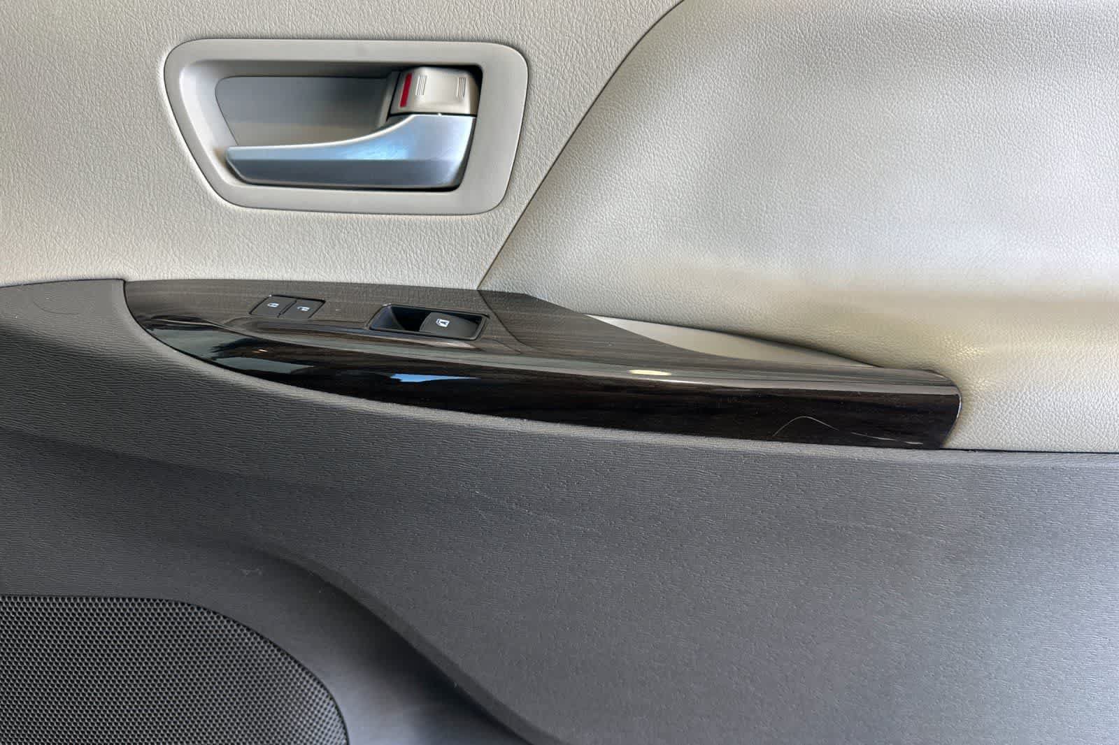 Used 2015 Toyota Sienna XLE FWD image 19