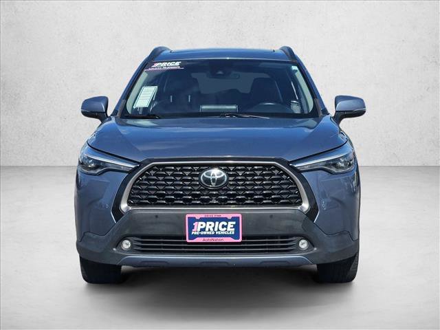 Used 2022 Toyota Corolla Cross XLE w/ Convenience Package FWD video 2
