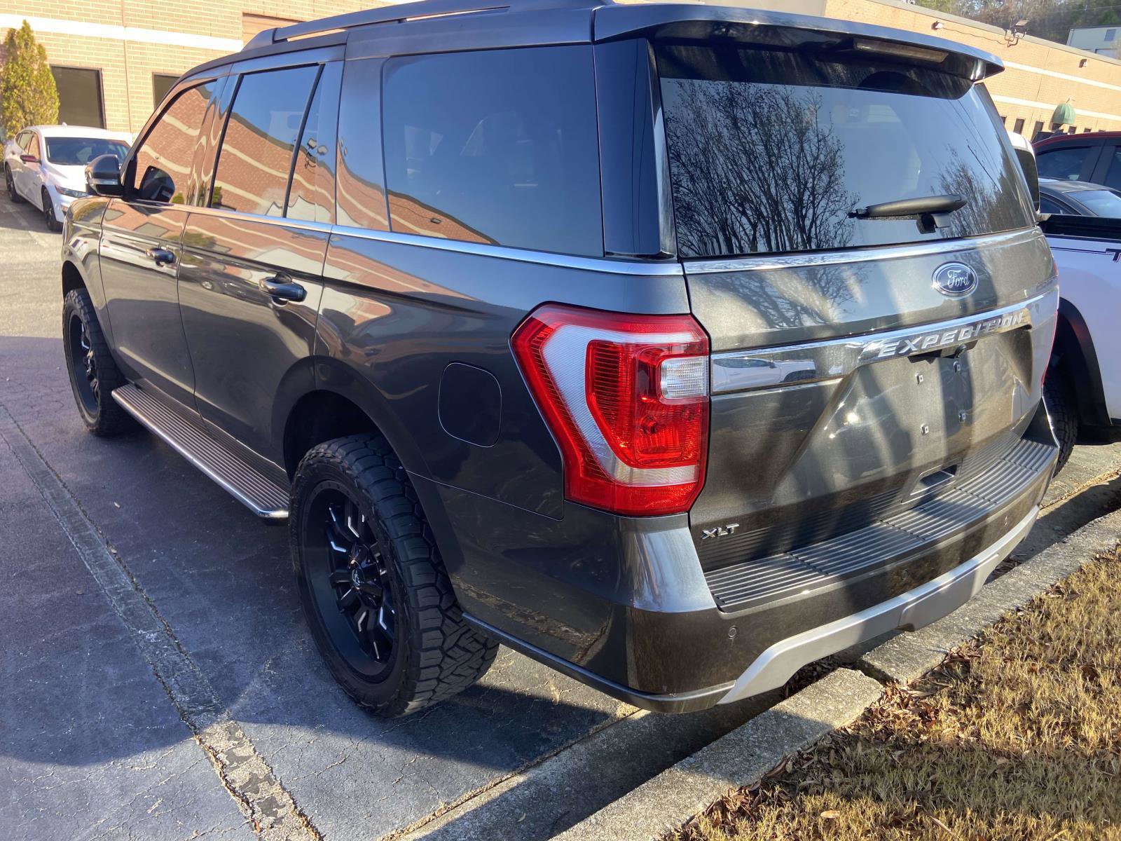 Used 2020 Ford Expedition XLT w/ Equipment Group 202A image 3