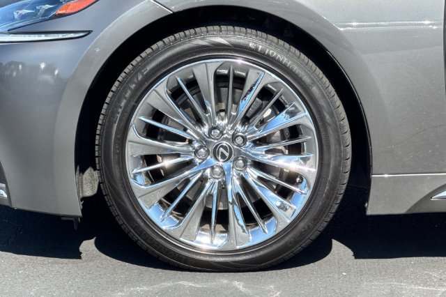 Used 2018 Lexus LS 500 w/ Interior Upgrade Package RWD image 32