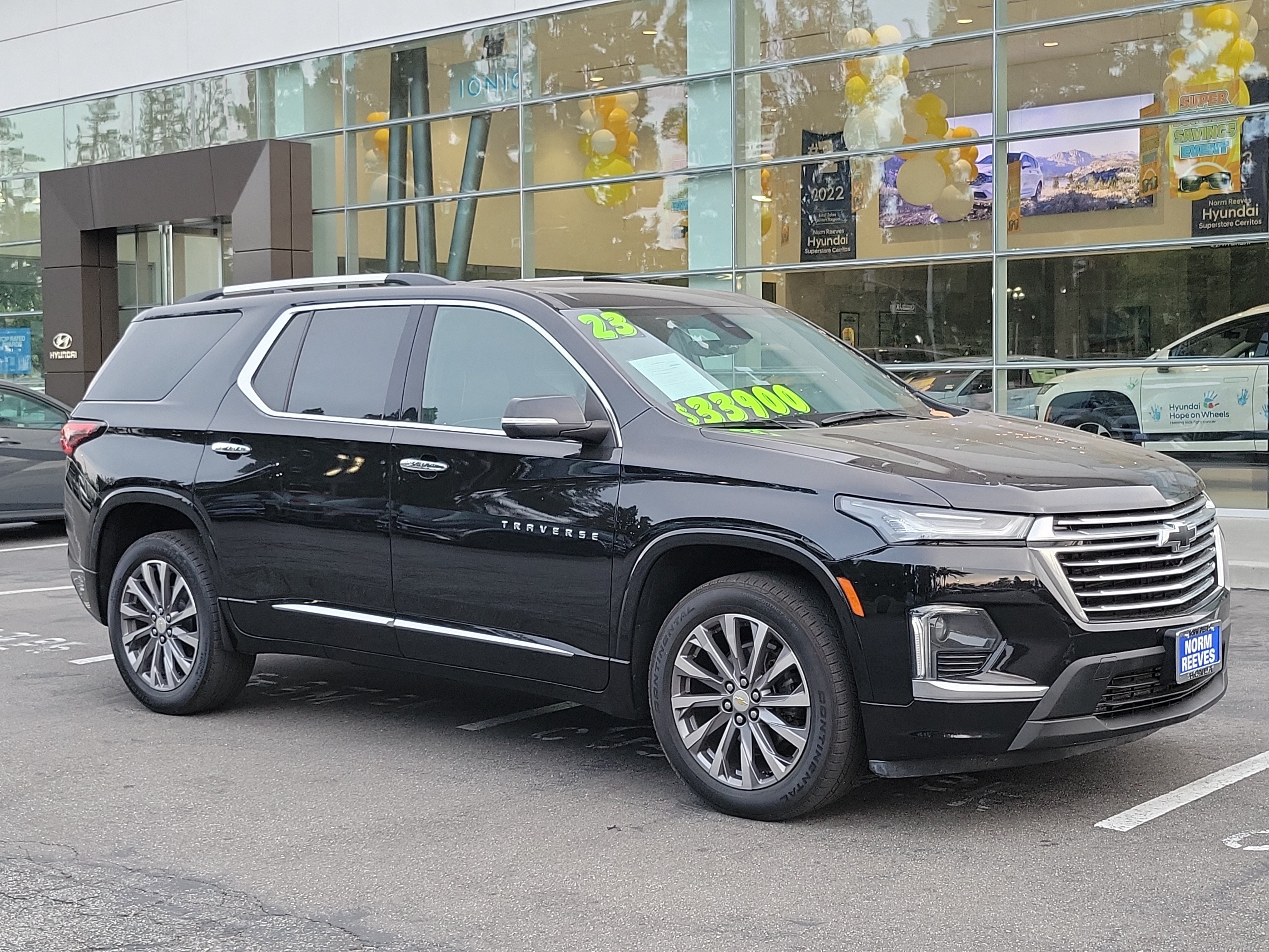 Used 2023 Chevrolet Traverse Premier FWD image 34