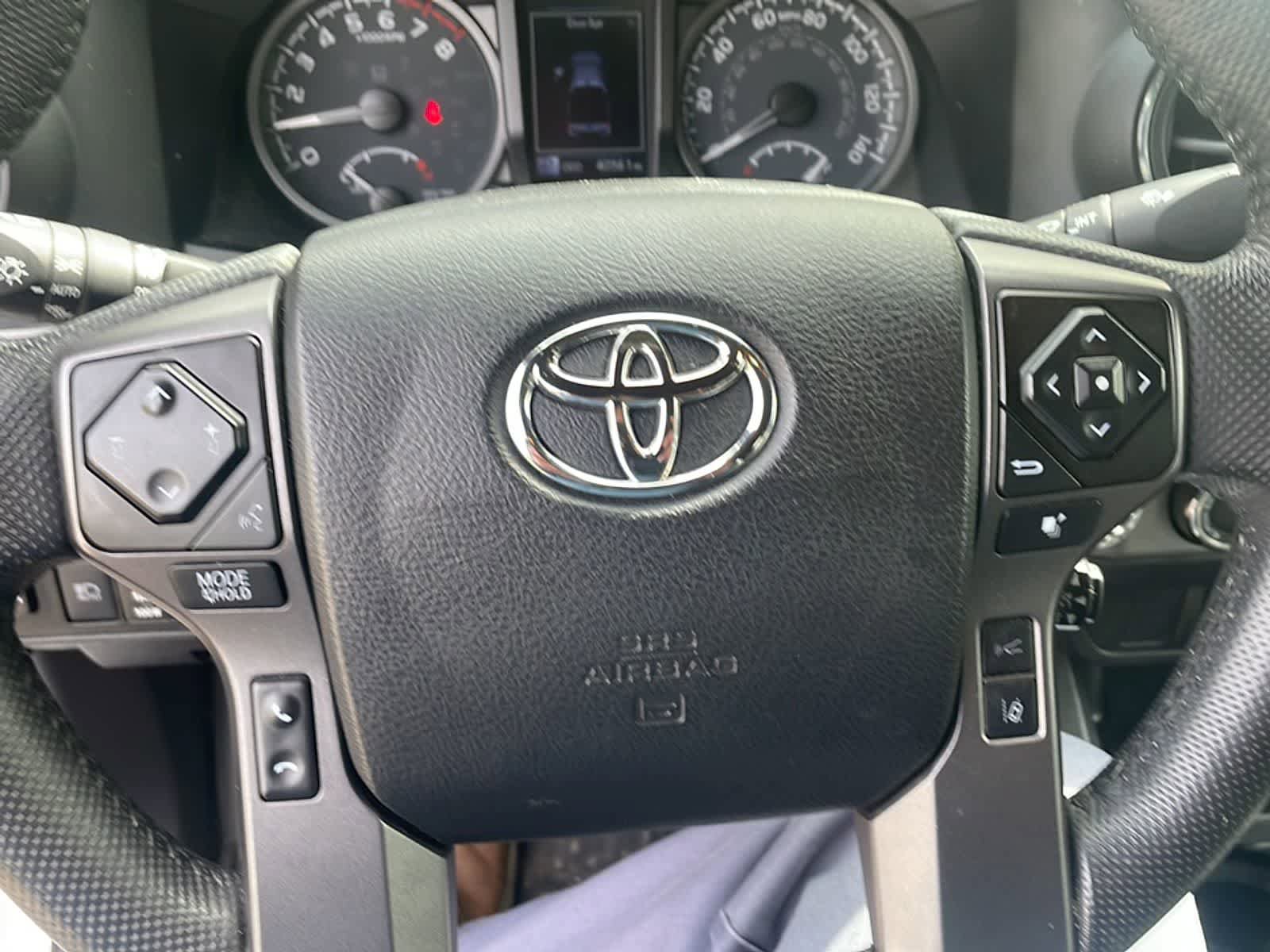 Used 2022 Toyota Tacoma TRD Off-Road AWD/4WD image 17