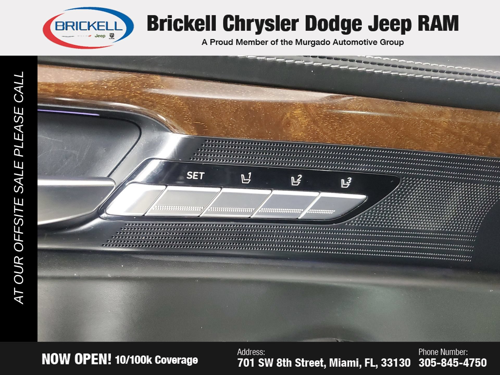 Used 2017 Genesis G90 3.3T Premium RWD image 32