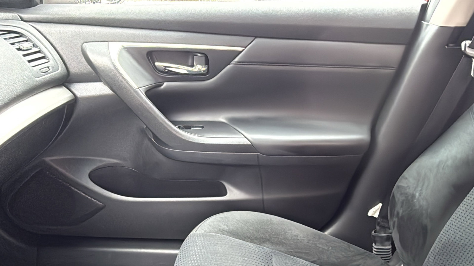 Used 2015 Nissan Altima 2.5 S w/ Special Edition Package FWD image 18