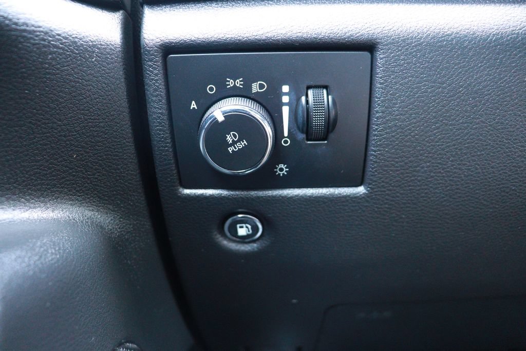 Used 2017 Jeep Grand Cherokee Altitude RWD image 21